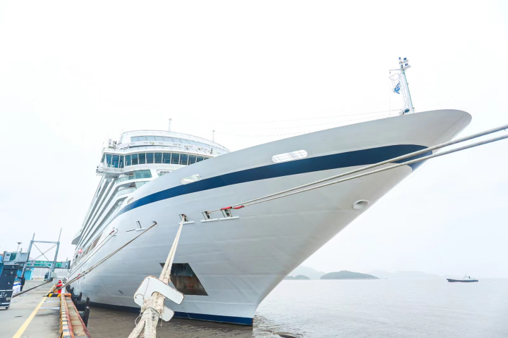 首艘“中國籍”豪華郵輪,抵達舟山!